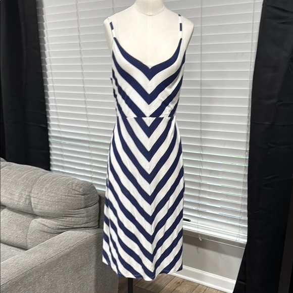 Old Navy Dresses & Skirts - OLD NAVY Dress Fit and Flare Navy and White Chevron Striped MEDIUM